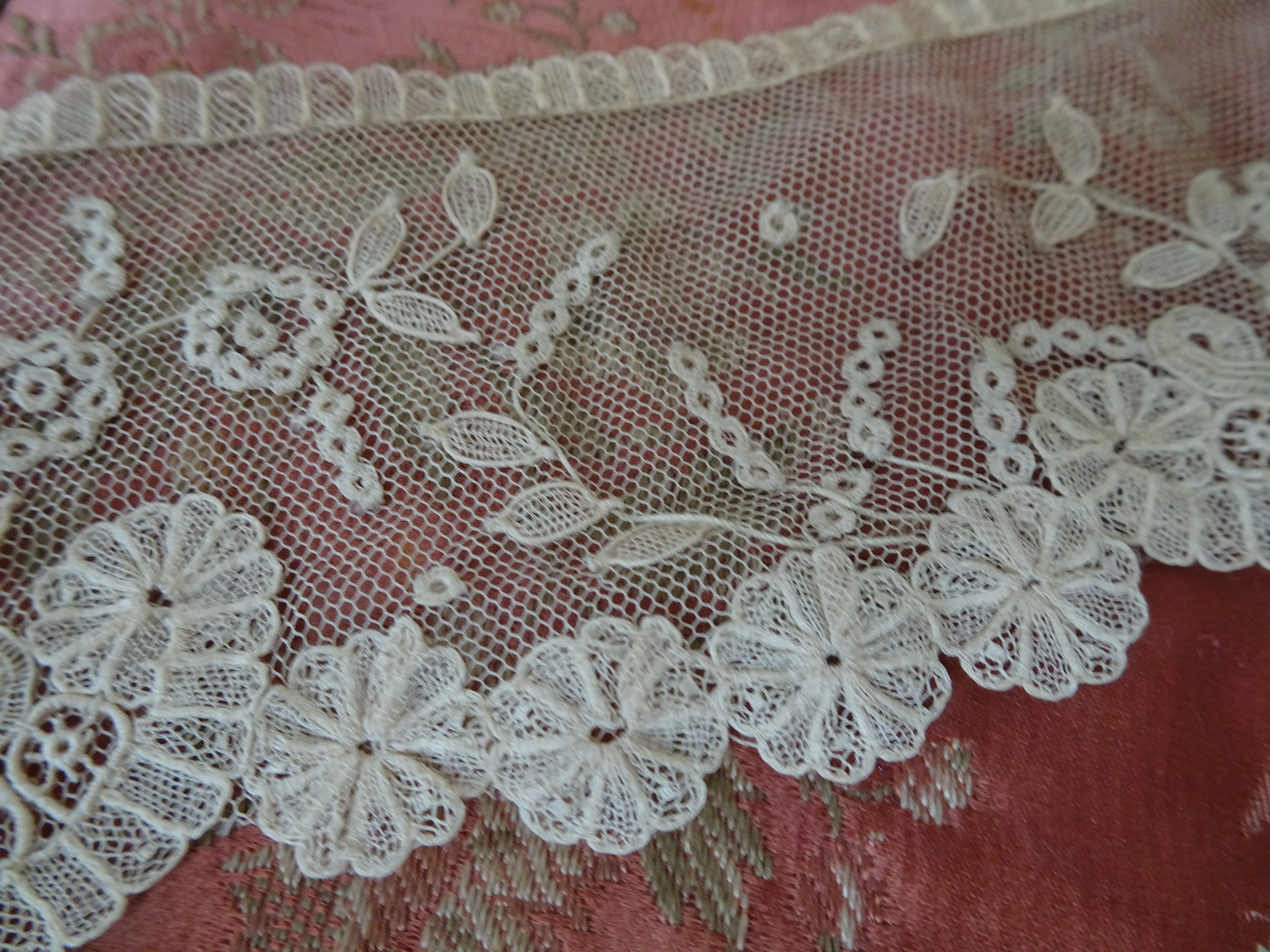 DREAMY Antique Collar, Beautiful Princess Lace, Hand Made Antique Lace,Display It or Wear It,Collectible Vintage Collars