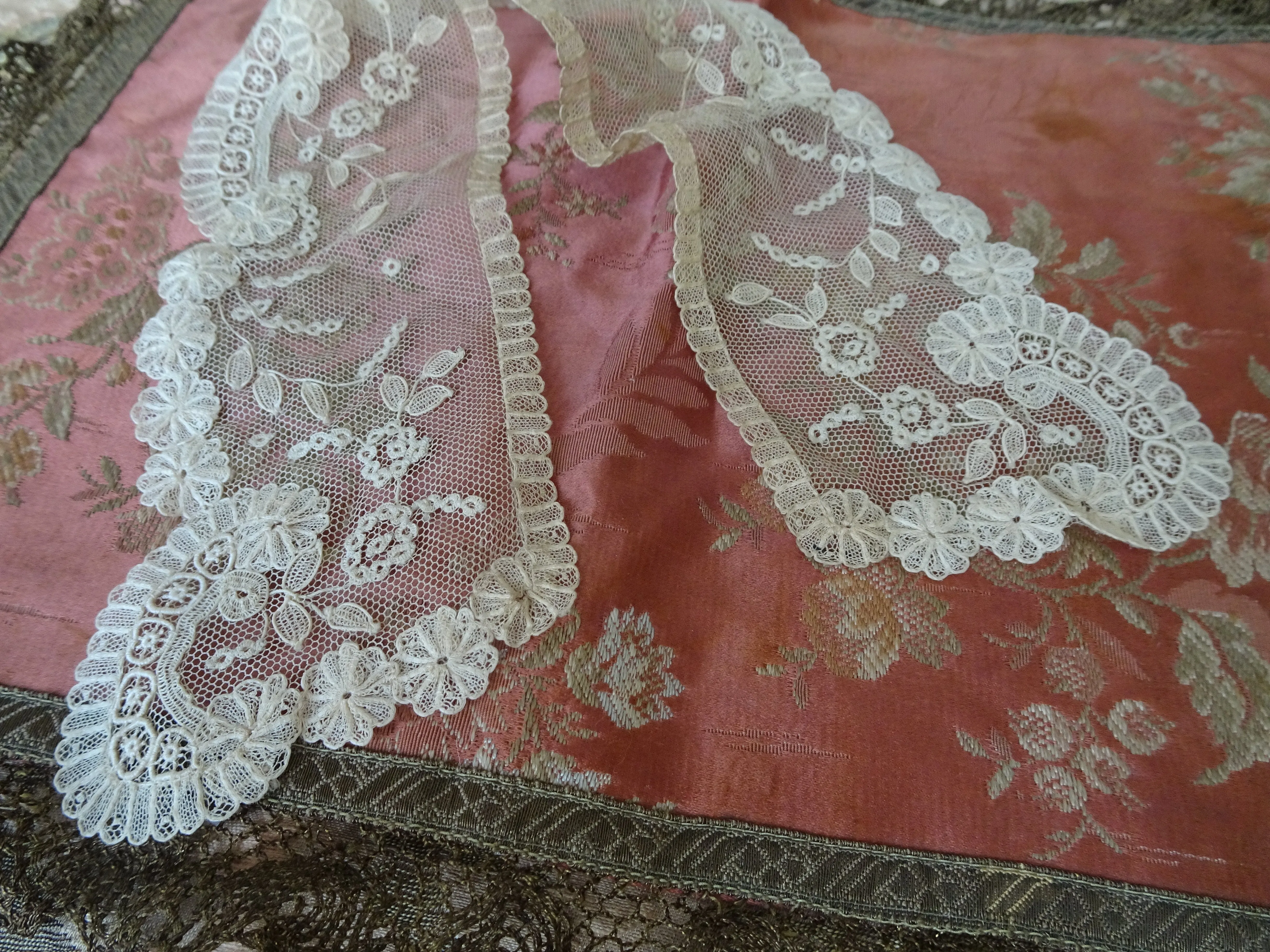 DREAMY Antique Collar, Beautiful Princess Lace, Hand Made Antique Lace,Display It or Wear It,Collectible Vintage Collars