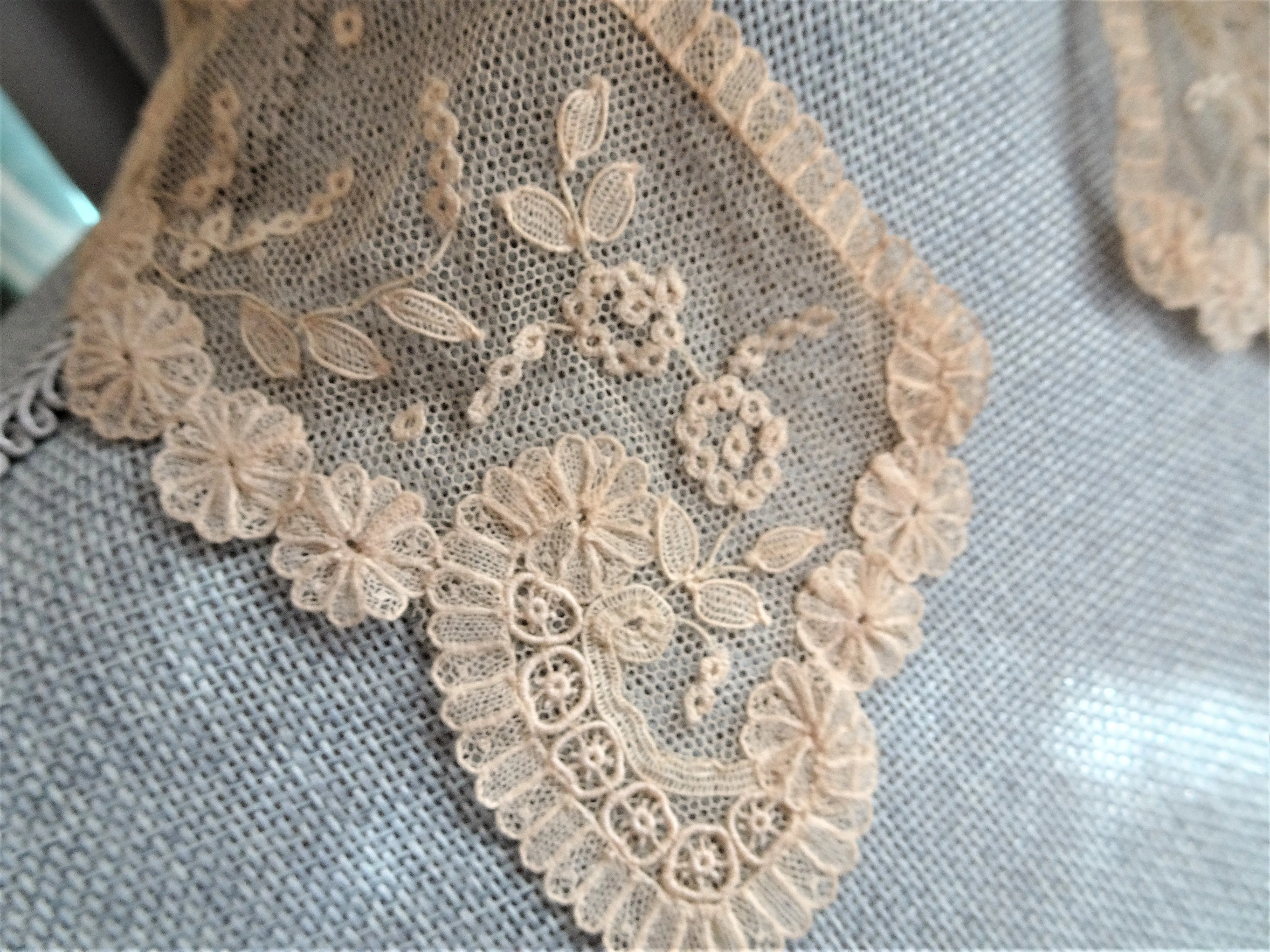 DREAMY Antique Collar, Beautiful Princess Lace, Hand Made Antique Lace,Display It or Wear It,Collectible Vintage Collars